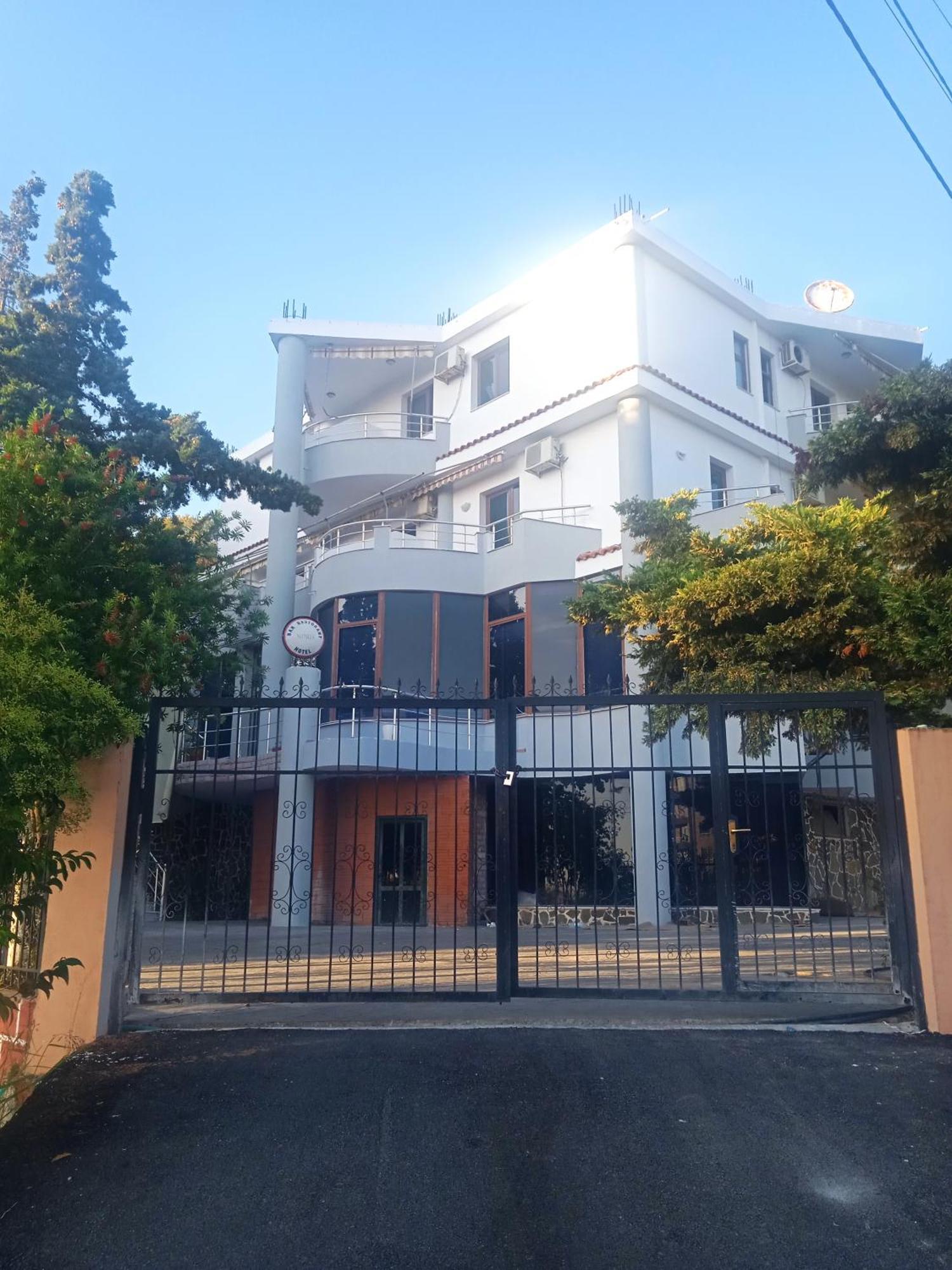 Hotel Moris Durrës Extérieur photo